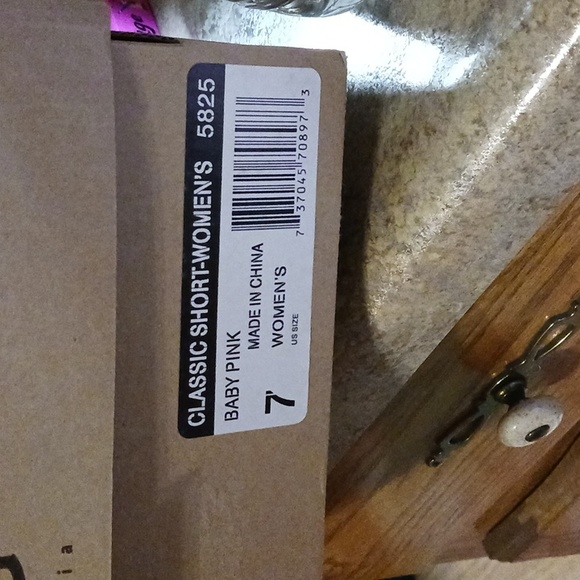 Uggs classic short baby pink  size 7 - Picture 11 of 12